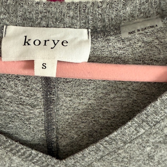 Korye V-Neck High Low Sweater - Picture 4 of 6